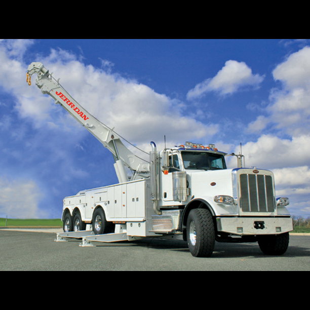 Jerr-Dan rotator tow truck